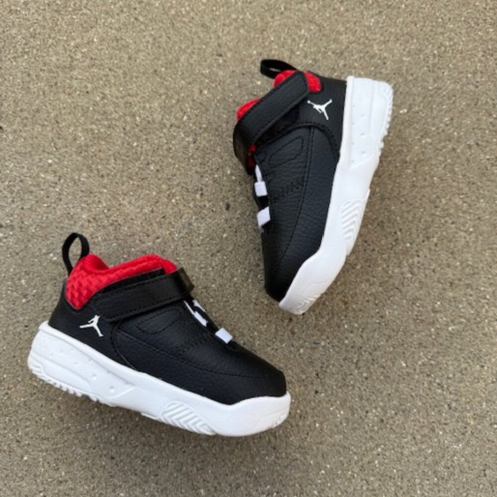 Jordan max aura 3 kids shoes new no box